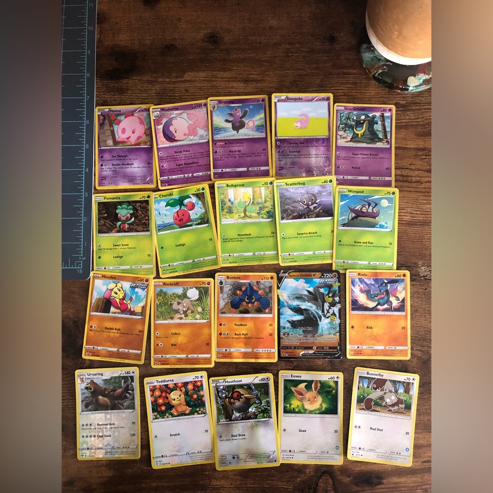 ✨LIKE NEW Pokémon Cards- Set of 20